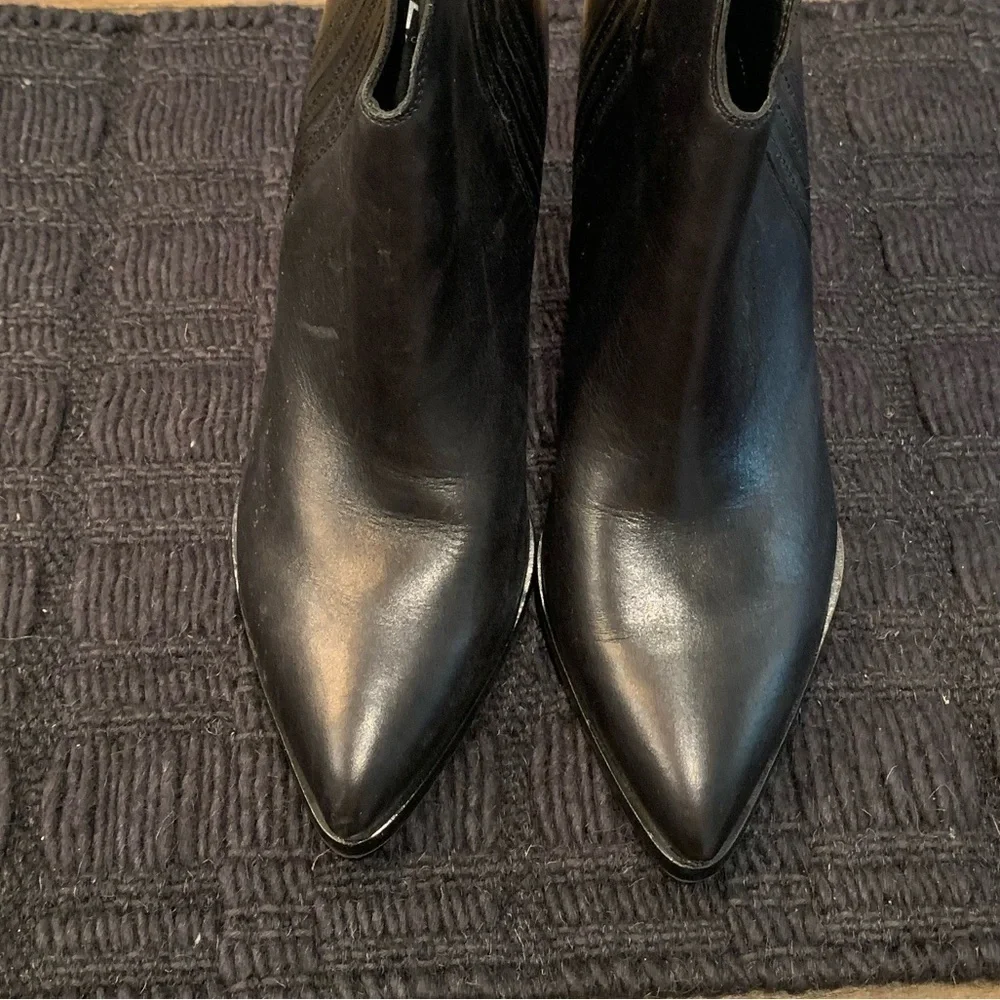 Marc Fisher Alva Black Leather Pointed Toe Ankle Pull On Booties Size 10 Women’s